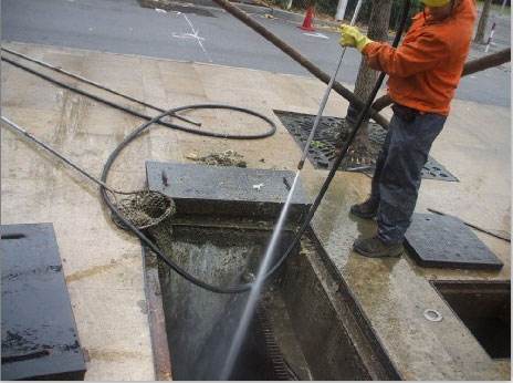 顺平池底污泥如何清理